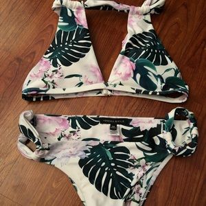 Kendall and Kylie bikini set